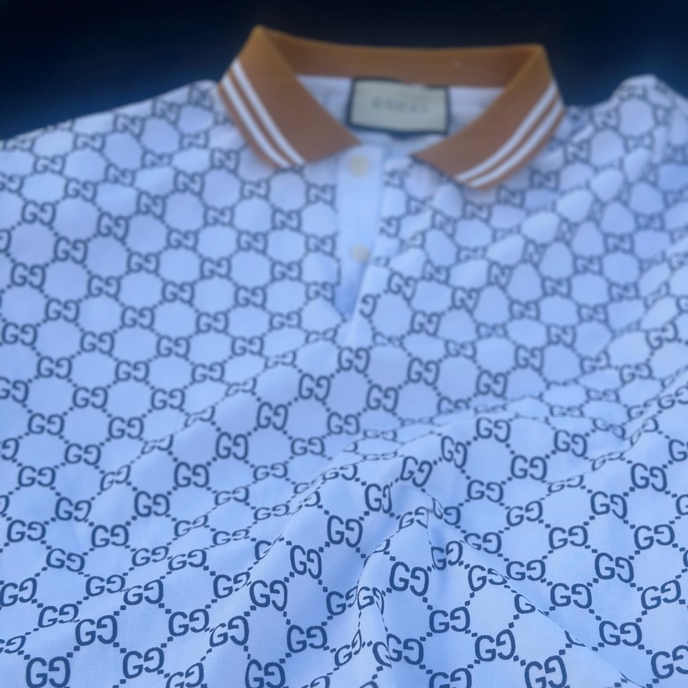 Men’s Gucci shirt. Size Large